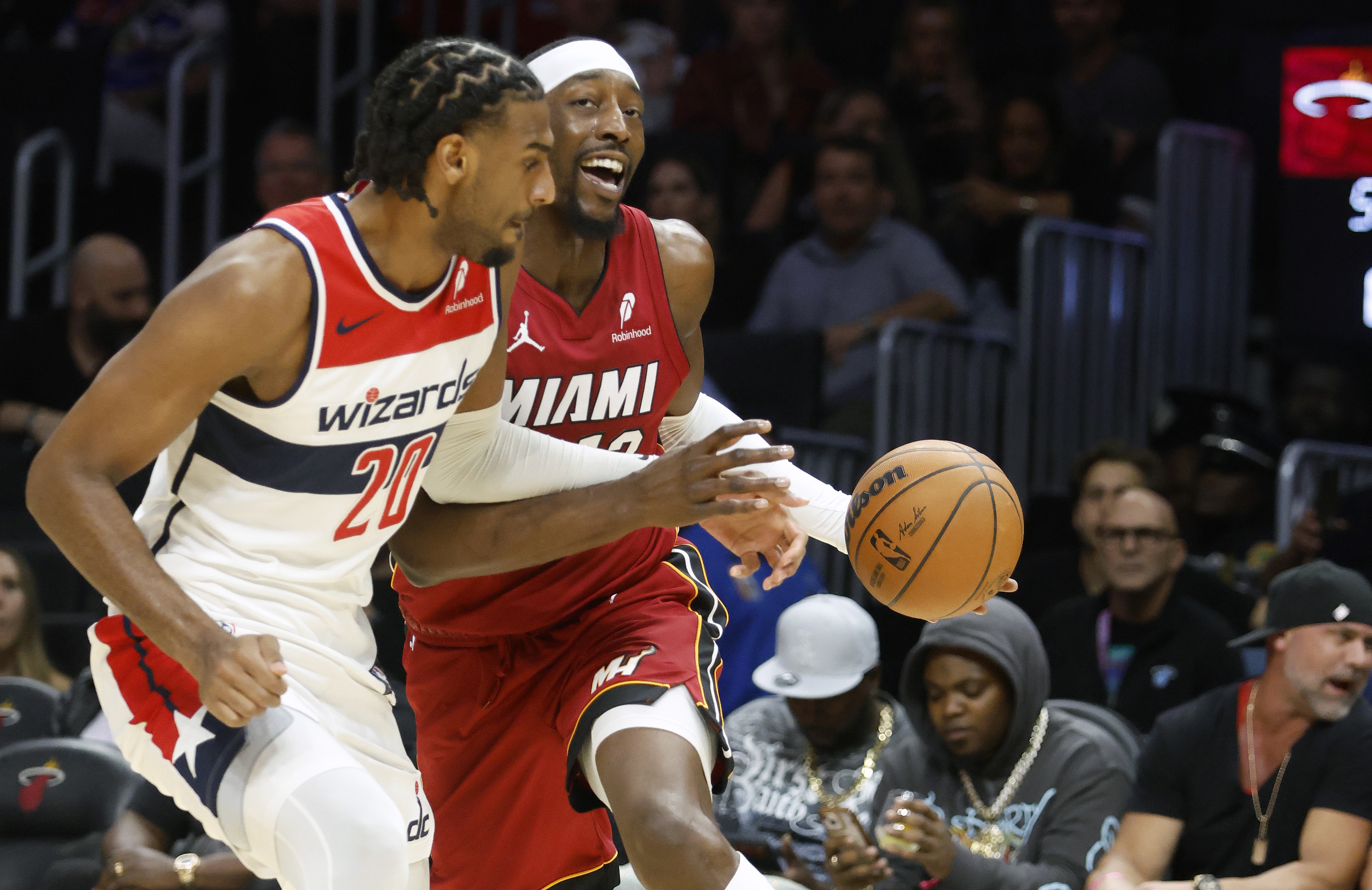 世界杯比赛直播-81分亲历者维拉纽瓦：科比那场很胶着 热火赢20+故意犯规让他得分