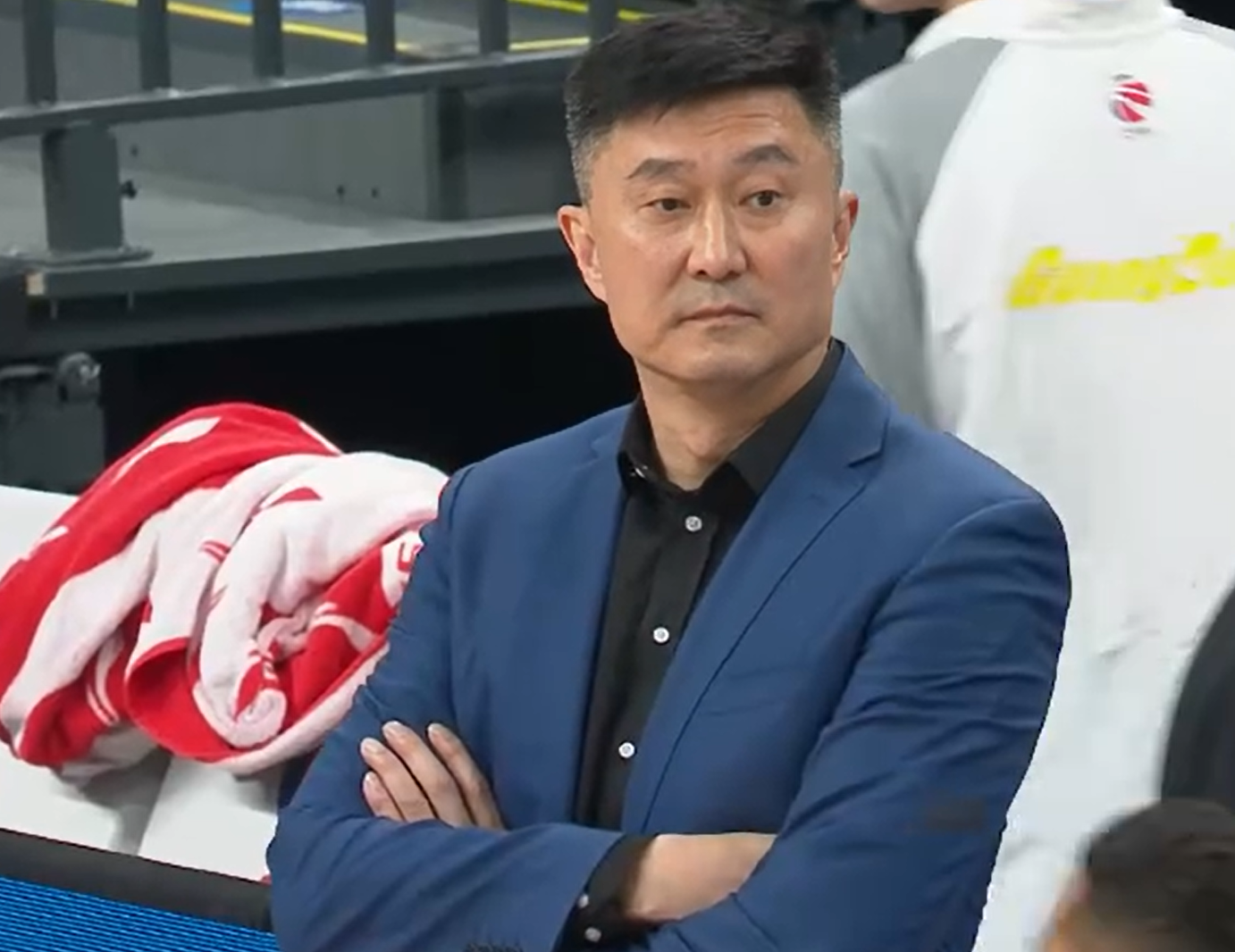 世界杯直播入口-零下5度！广东队抵达呼和浩特，杜锋想要赢上海，需要用好3人