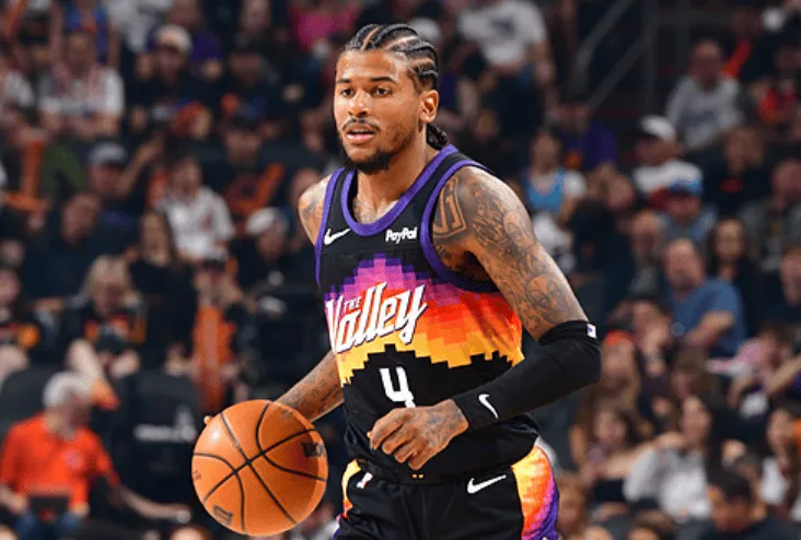 世界杯app下载-队记：杰伦-格林中场时返回赛场尝试热身，随后又返回更衣室